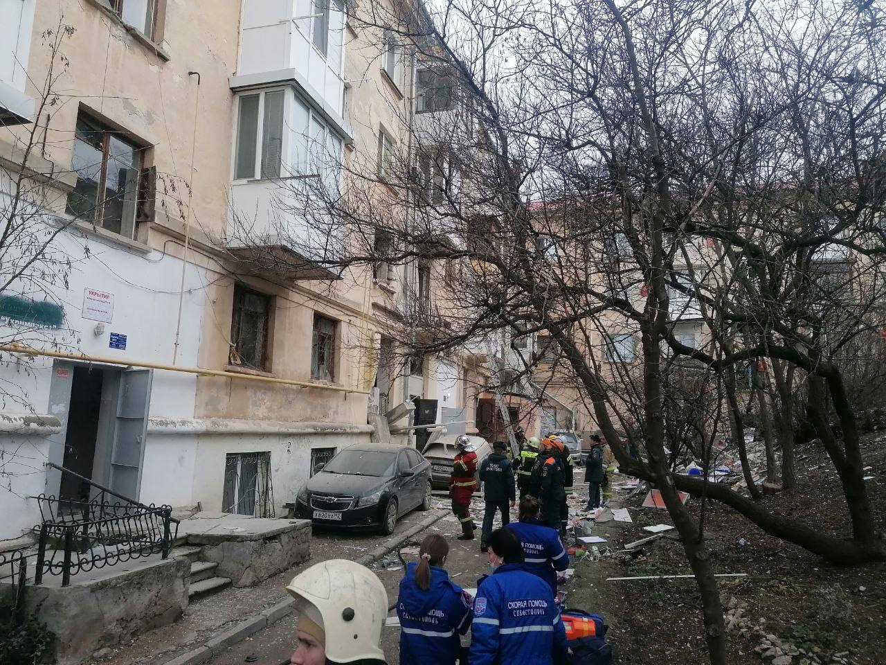 В жилом доме в Севастополе взорвался газовый баллон, идёт эвакуация