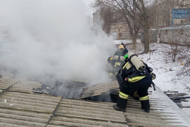 На севере Волгограда загорелся рынок