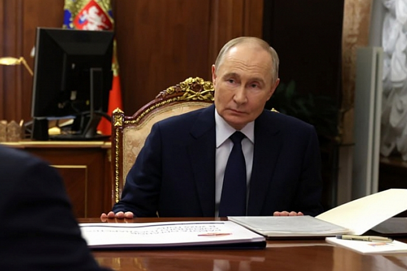 «В пользу России»: Запад негодует из-за беседы Путина с Трампом