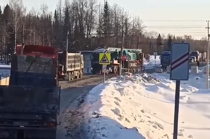 В Пермском крае поезд снес грузовик на переезде Щучье Озеро