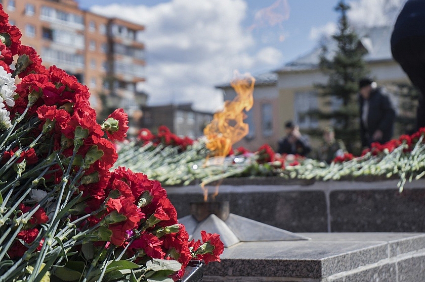 Задержание в Когалыме за попытку возложить цветы к мемориалу Великой Отечественной Войны