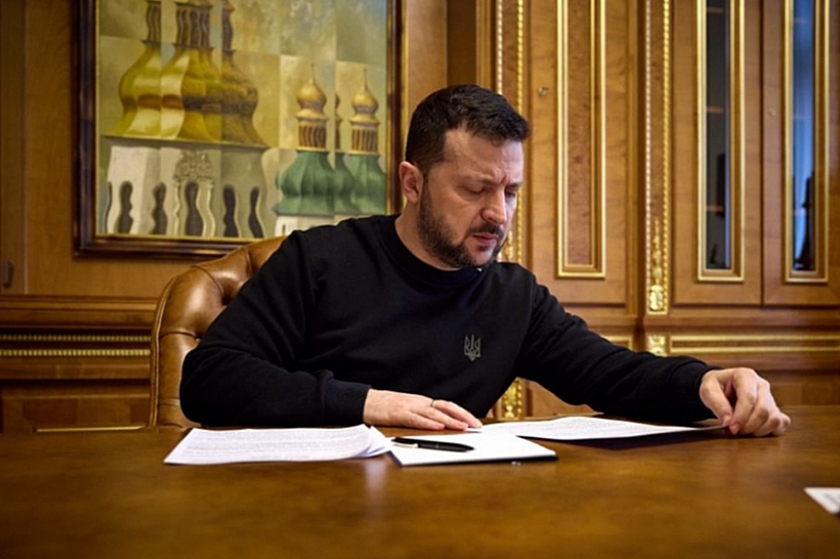 Украинцы теряют доверие к Зеленскому: новые данные опроса