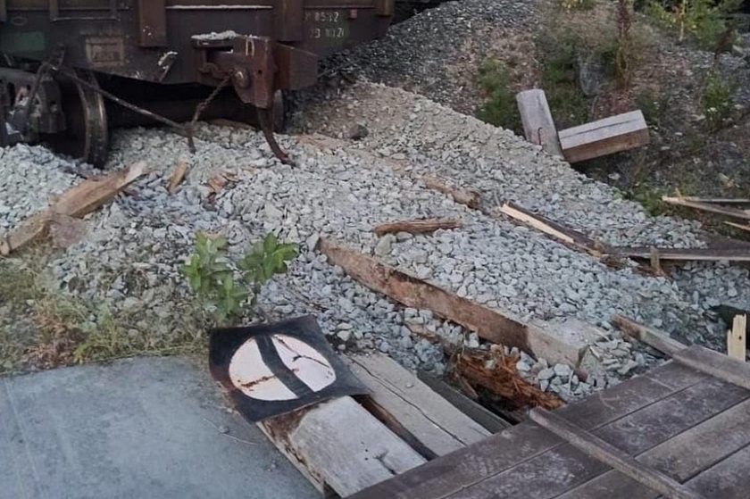 Железнодорожный состав сбил женщину, которая находилась в уличном туалете
