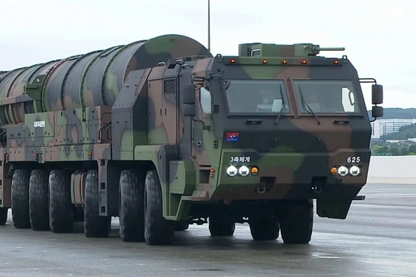 Впервые на параде: «ракета-монстр» из Южной Кореи