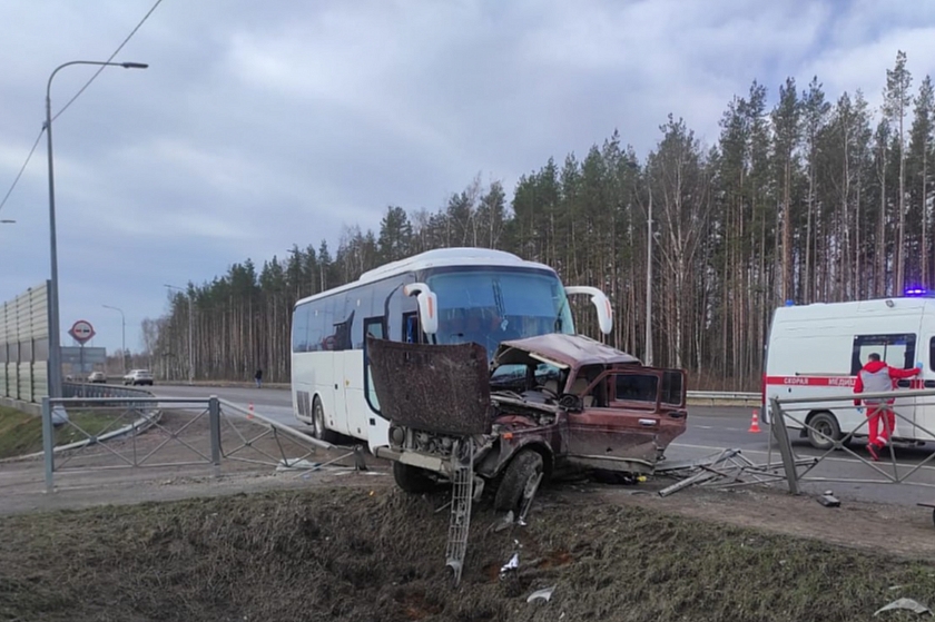 Тяжелое ДТП на подъездном пути к морскому торговому порту «Усть-Луга»: один погибший, двое госпитализированы