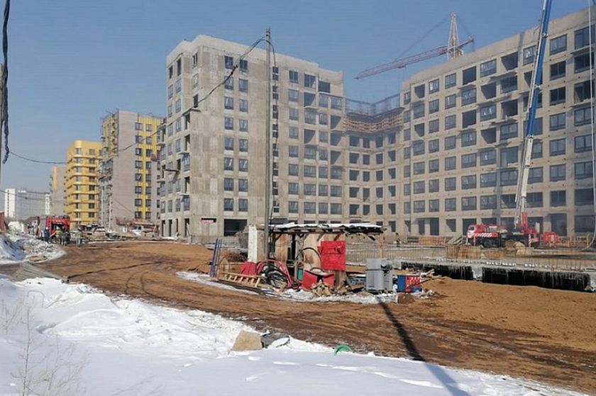 В строящемся многоэтажном доме в Иркутска произошел пожар