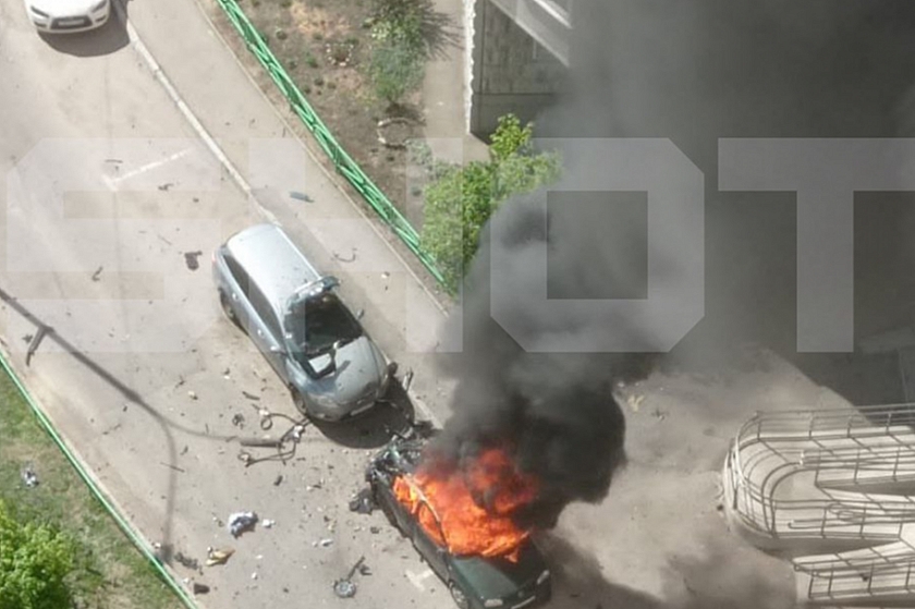 Сгоревший автомобиль в Подмосковье после взрыва запечатлен на видео