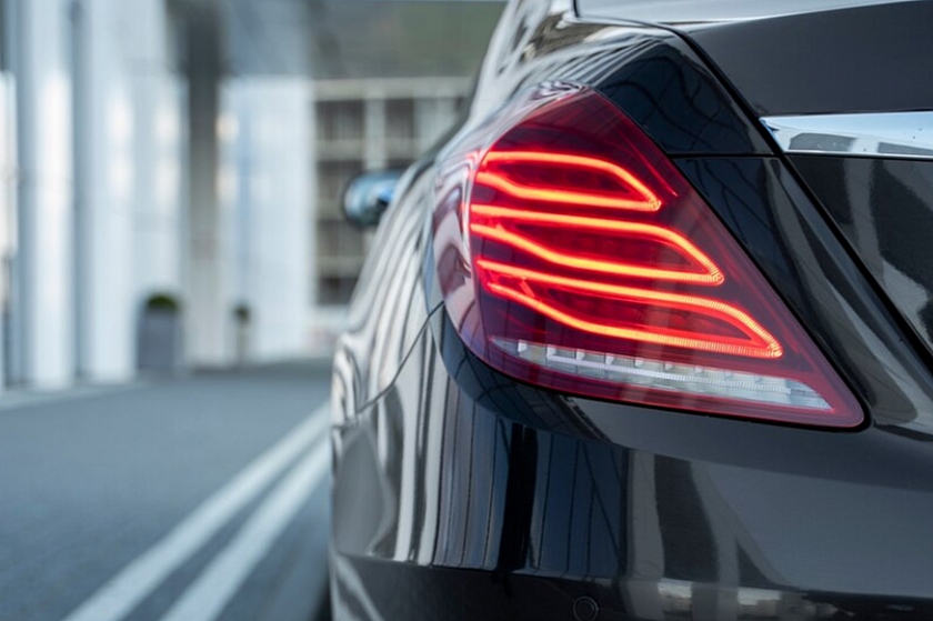 В Москве пьяный 16-летний подросток угнал «Мерседес» отца и почти сразу разбил его