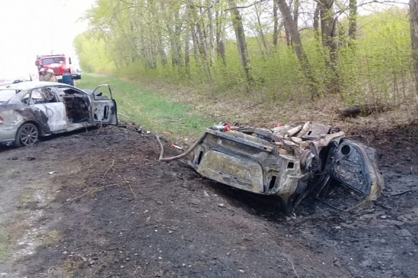 Башкортостан: на территории субъекта столкнулись две машины, два человека погибли