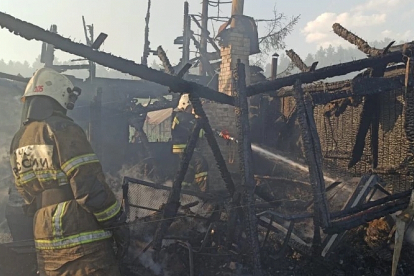 Свердловская область: от огня сгорело 13 садовых домиков