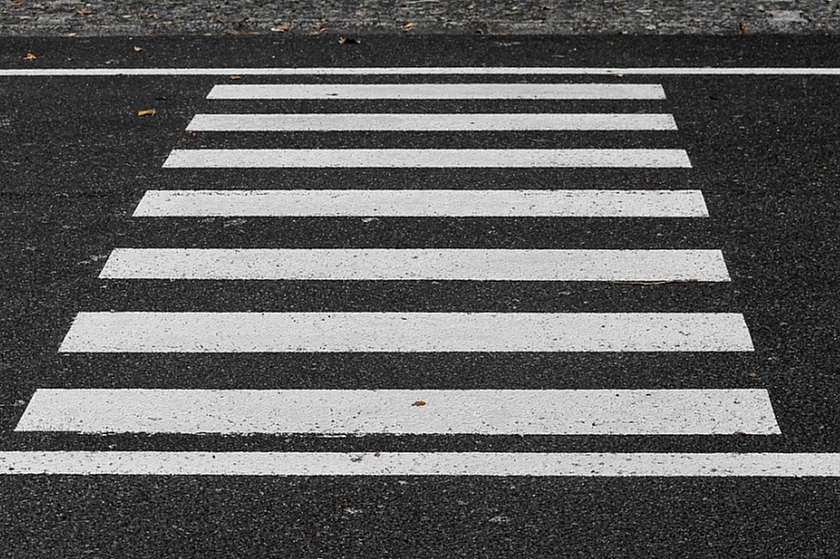 Глава ХМАО требует от муниципальных образований приведение в порядок пешеходных «зебр», которые должны соответствовать новым стандартам