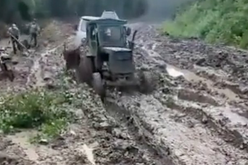 Видео «Буханки», застрявшей в грязи, поразило иностранных пользователей сети