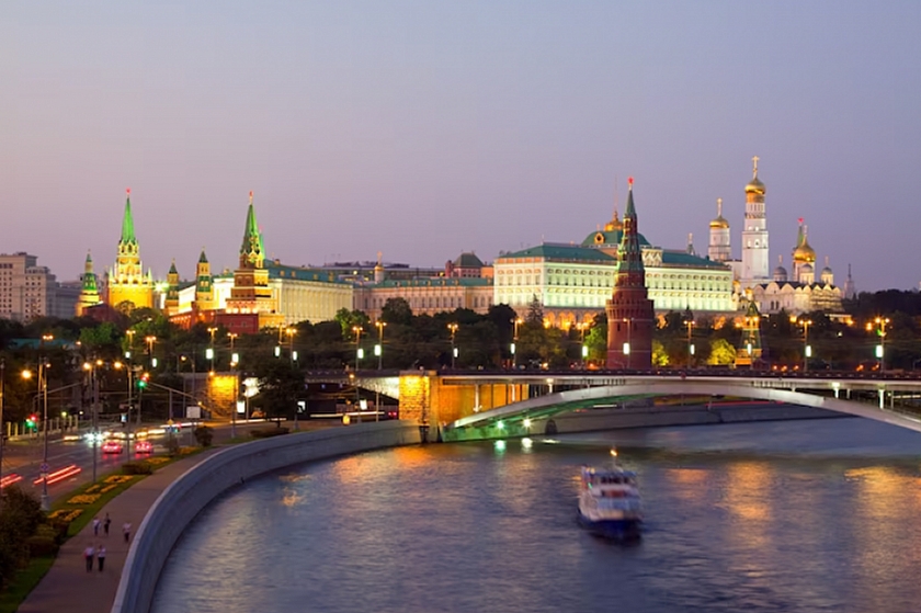 Отец Илона Маска поделился впечатлениями от поездки в Россию