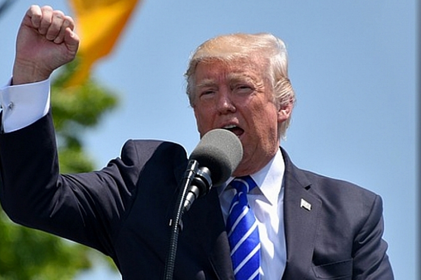 Команда Трампа объявила Вэнса победителем теледебатов с Уолцем