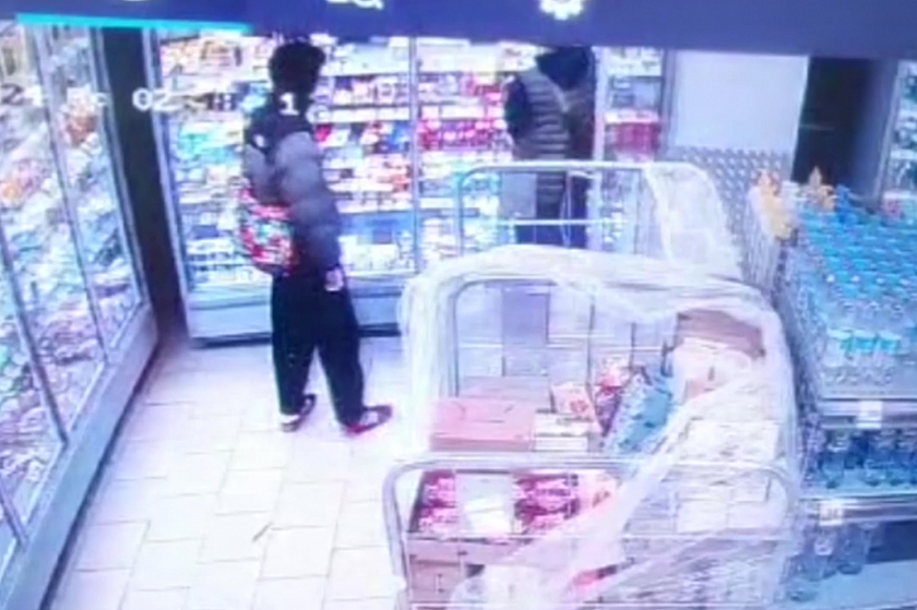 В Санкт-Петербурге задержаны трое приятелей, напавших на продмаг на проспекте Науки