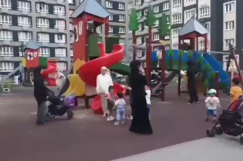 Детская площадка с женщинами в хиджабах вызвала обсуждение под Москвой