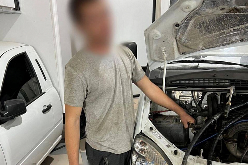 Механик похитил деньги из сейфа начальника в Астраханской мастерской