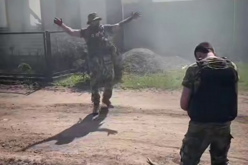 В Курской области проверят видео с танцами на фоне взрывов в разрушенном селе