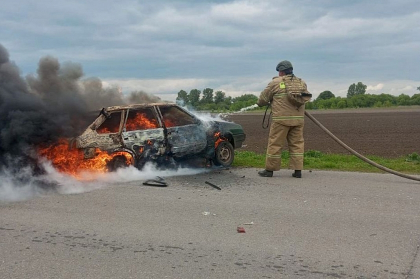 Атака украинских беспилотников на трассе Курска: 1 человек погиб, 3 пострадали