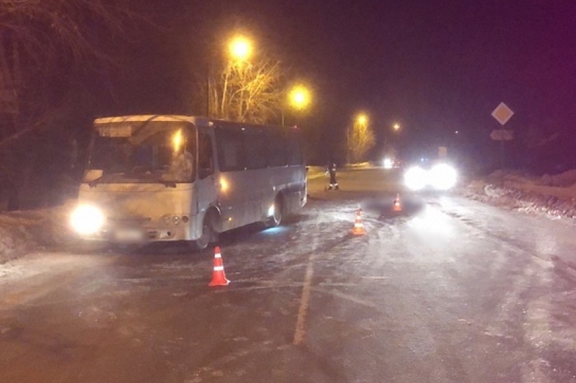В Екатеринбурге зафиксирована нелепая смерть молодого мужчины под колесами автобуса