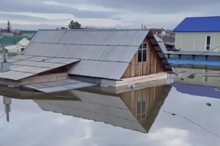Подтопления в Оренбурге и Орске: Уровень воды в реках достиг критической отметки