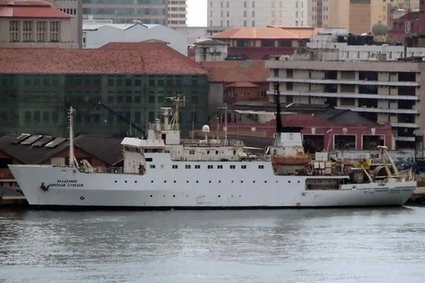 Авария в Карском море: ученых эвакуируют с НИС «Академик Николай Страхов»