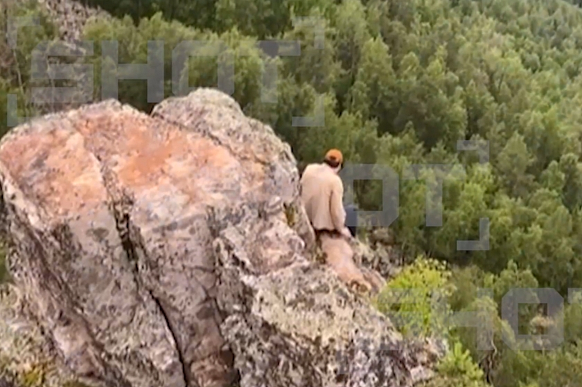 Последние секунды россиянина перед падением со скалы засняли на видео